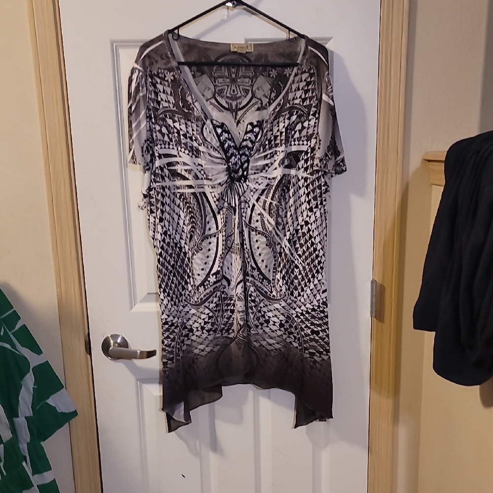 Anthony Richards Black and Gray Tunic Top with Elegant Silhouette